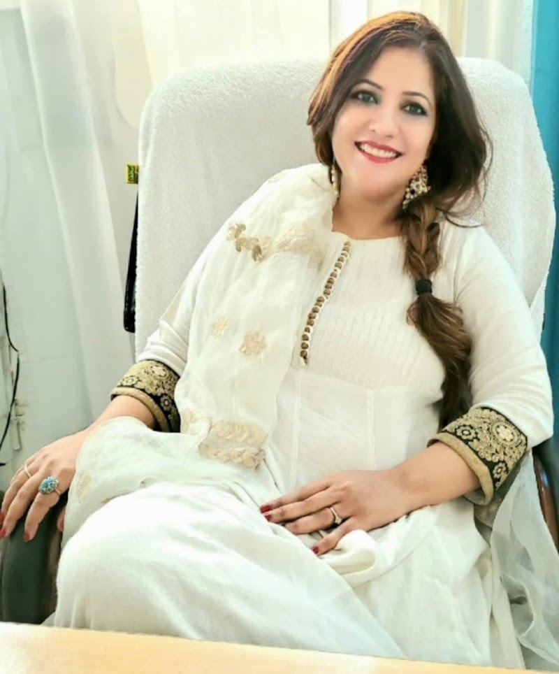 ADVOCATE NEELAM KATHURIA ( NSQUARE LAW FIRM )