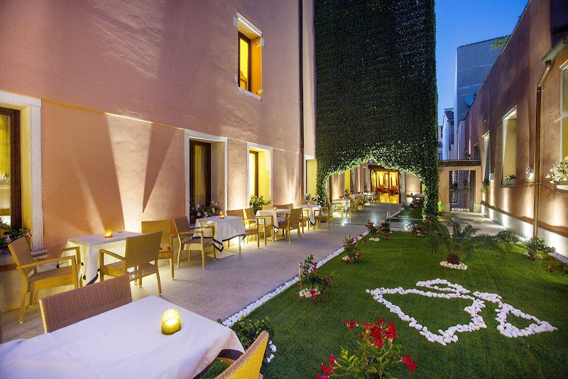 Ai Mori d'Oriente Hotel