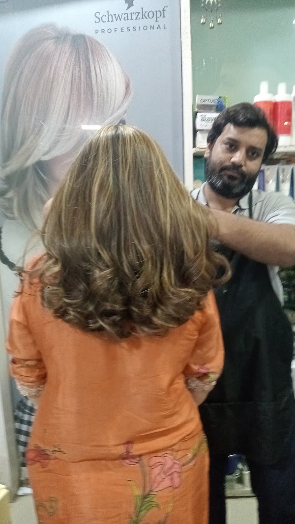 AJ Makeover Hair & Beauty Salon