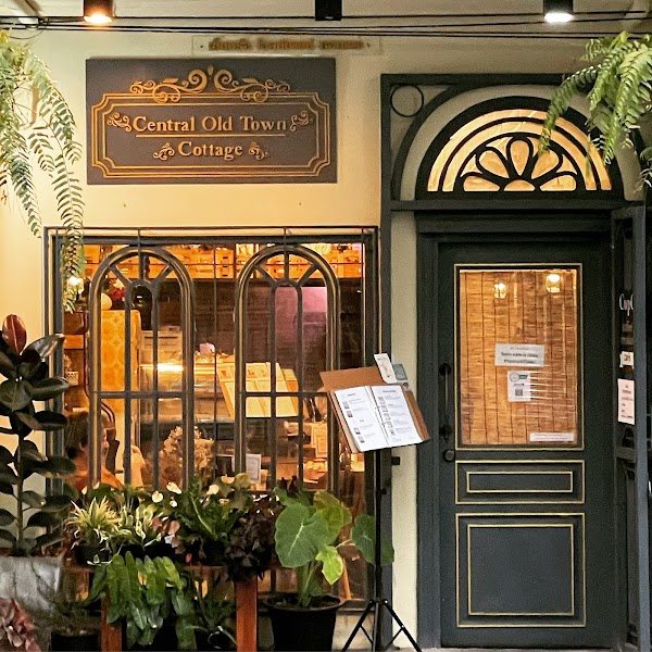 Central Old Town Cottage