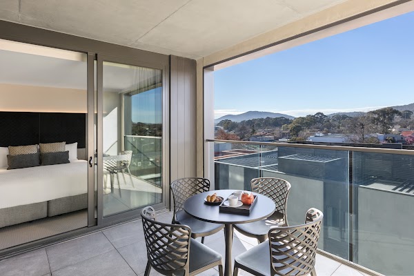 Deco Hotel Canberra