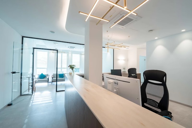DENTALTEAM DR. HAJTÓ | Zahnarzt in München
