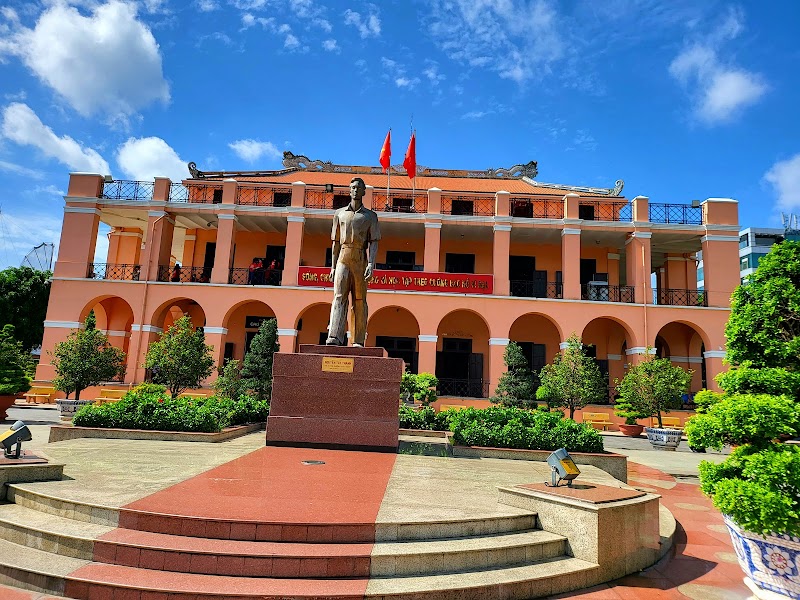 Dragon House Harbor - Ho Chi Minh Museum