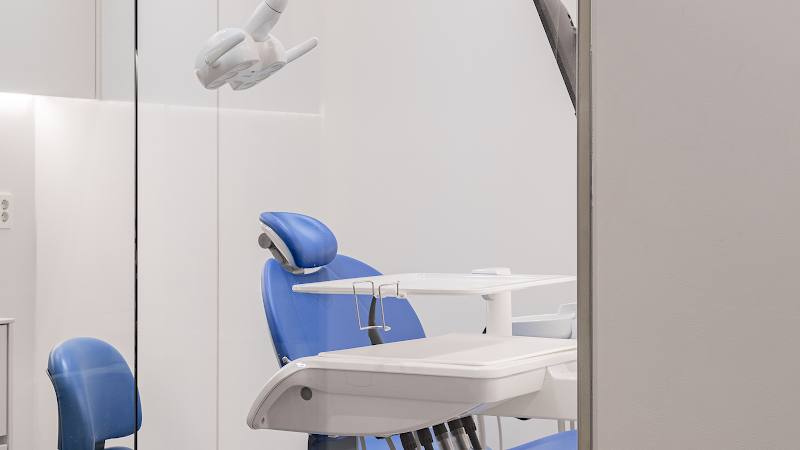 Esarang Dental Clinic [이사랑치과의원]