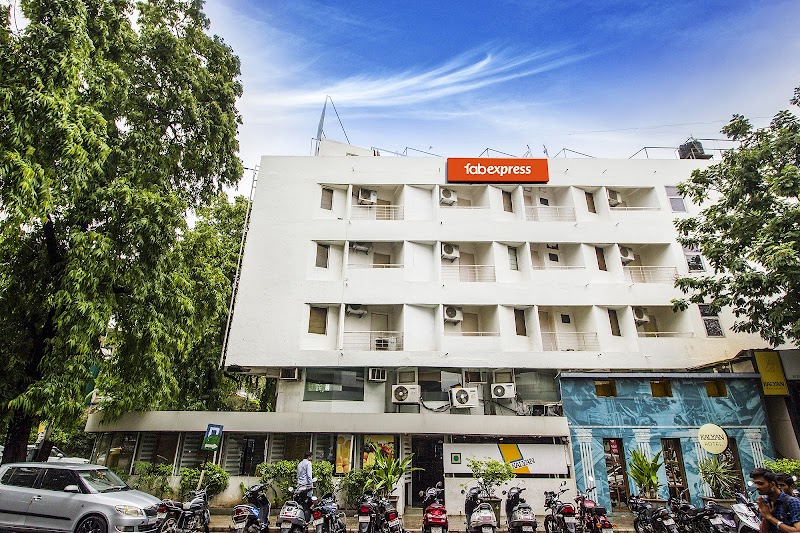 FabExpress Kalyan - Hotel in Sayajiganj, Vadodara
