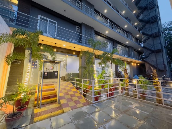 Hotel Aarkay Palace