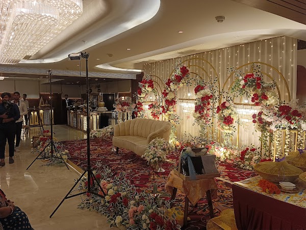 Kingship By Kahlon | Hotel in Lucknow
