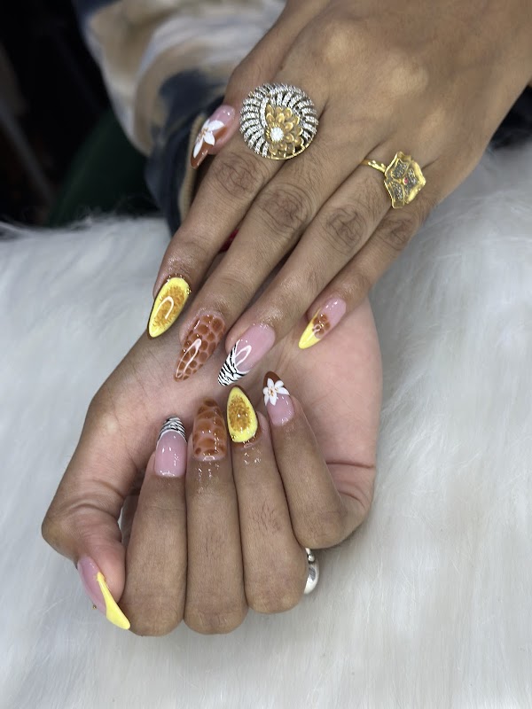 KUTS & KOLOR Luxury Unisex Salon
