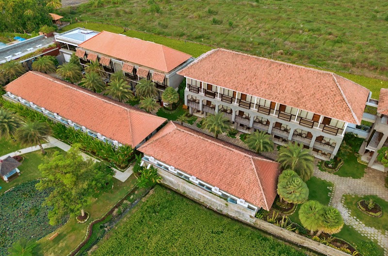 Lovina Beach Club & Resort