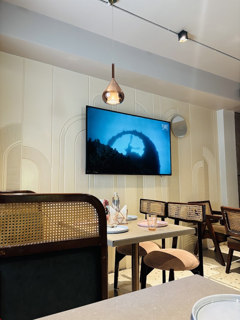 Lush - The Café
