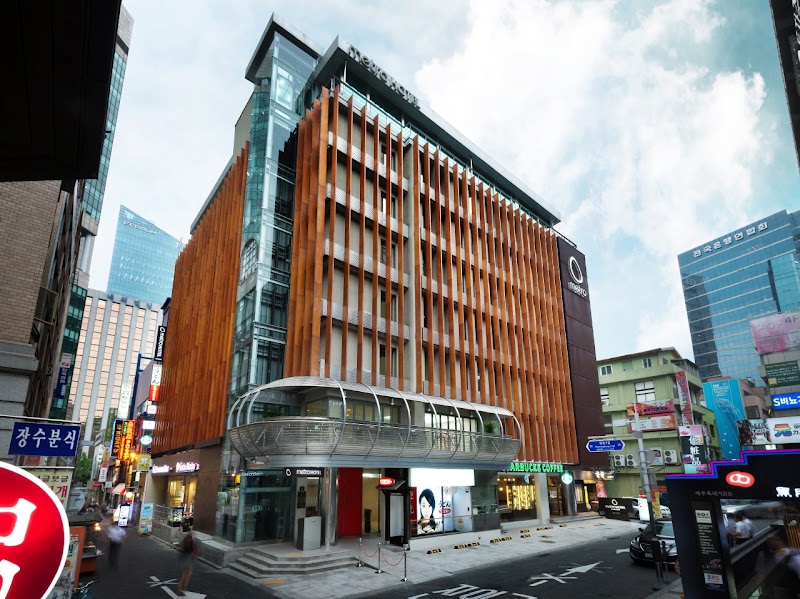 Metro Hotel