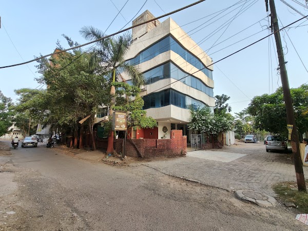 The Sky Imperial Hotel Yahvi