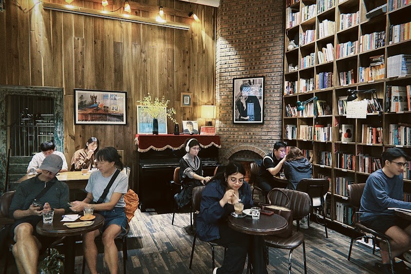 Tranquil Books & Coffee - 5 Nguyễn Quang Bích