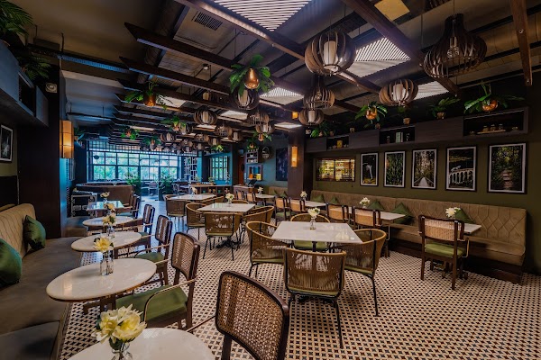 Uptown Escape Cafe & Cocktail Bar