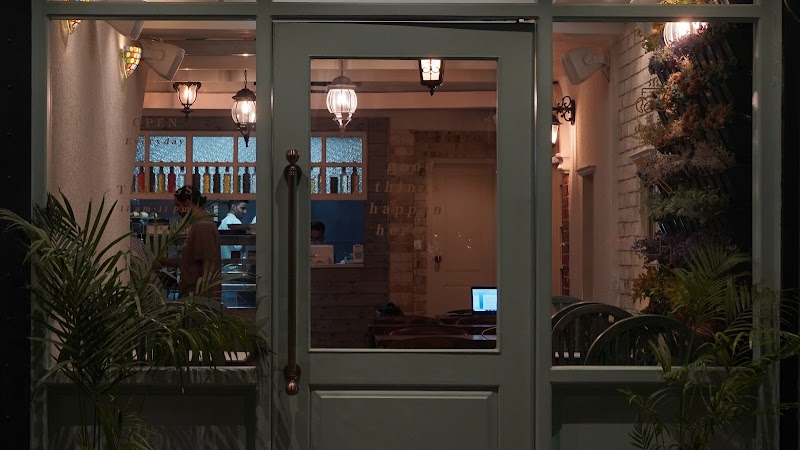 Victoria's Boutique Café