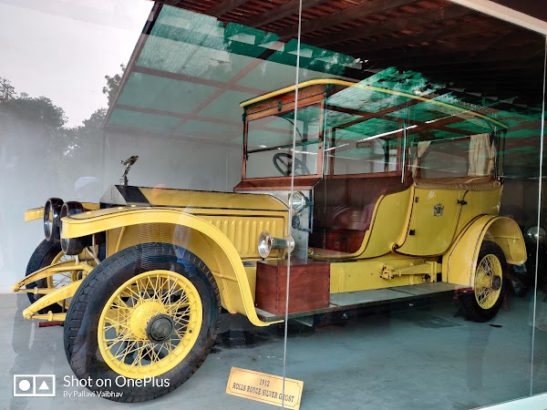 Vintage Cars & Buggies